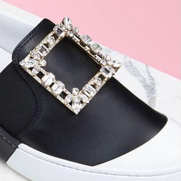 Roger Vivier スーパーコピー クリスタルバックル付 レザー スケート スニーカー 21030925